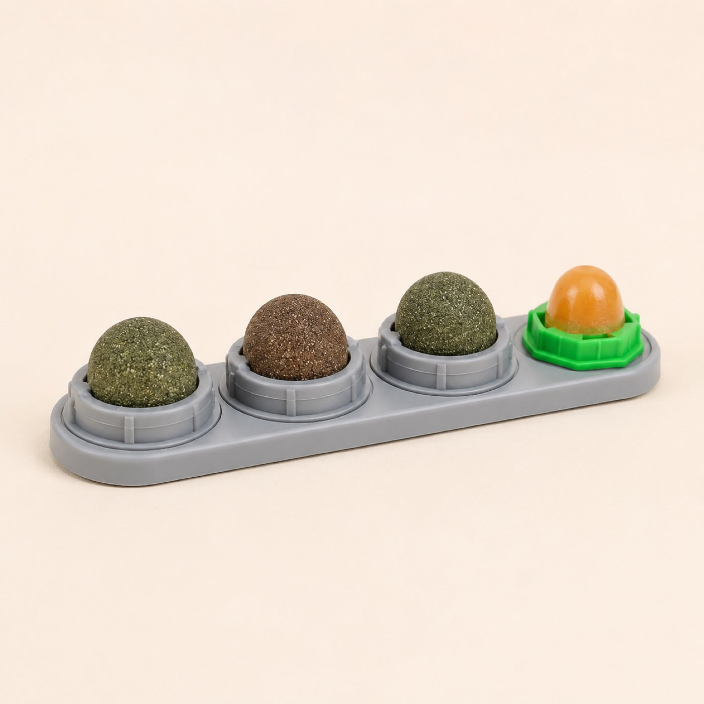 Base con 4 bolas de hierba gatera de distintos sabores